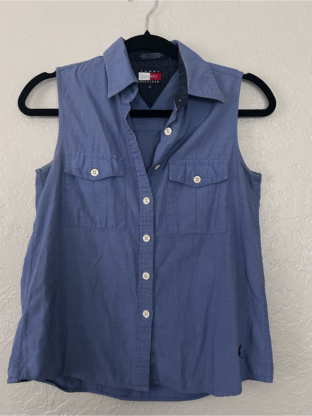 Tommy Hilfiger Sleeveless Button-Down Shirt in Light Blue
